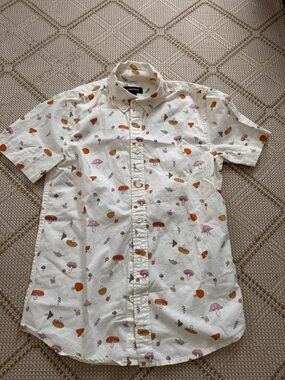 Nordstrom Boys Short-Sleeve Button-Up Shirt in Mushroom Print size 8/10 or M